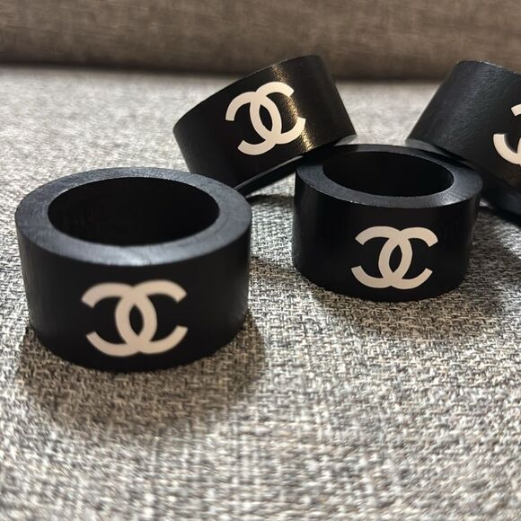 CHANEL Black and White Wood Napkin Ring Set of 6 - Picture 4 of 6
